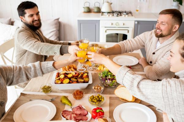 Découvrez notre offre « Entre amis », idéale pour vos EVG, EVJF ou simplement pour un séjour convivial. Profitez d'un hébergement en chambre quadruple et d'un délicieux petit déjeuner le matin.